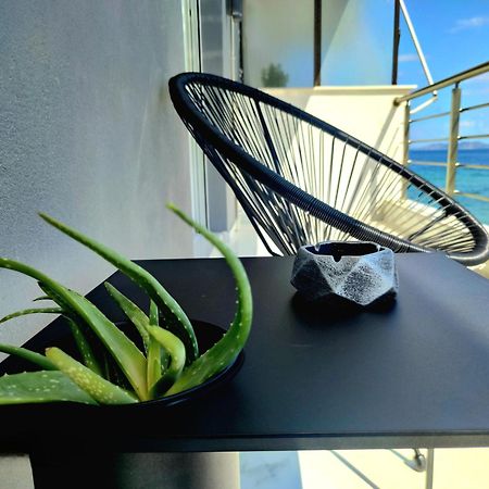 Black & White Seaside House Kalamia Corinth ภายนอก รูปภาพ