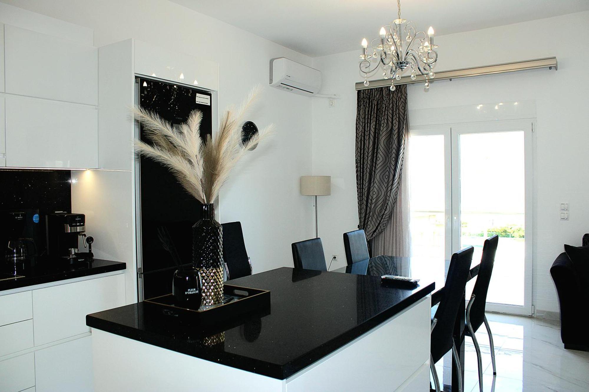 Black & White Seaside House Kalamia Corinth ภายนอก รูปภาพ