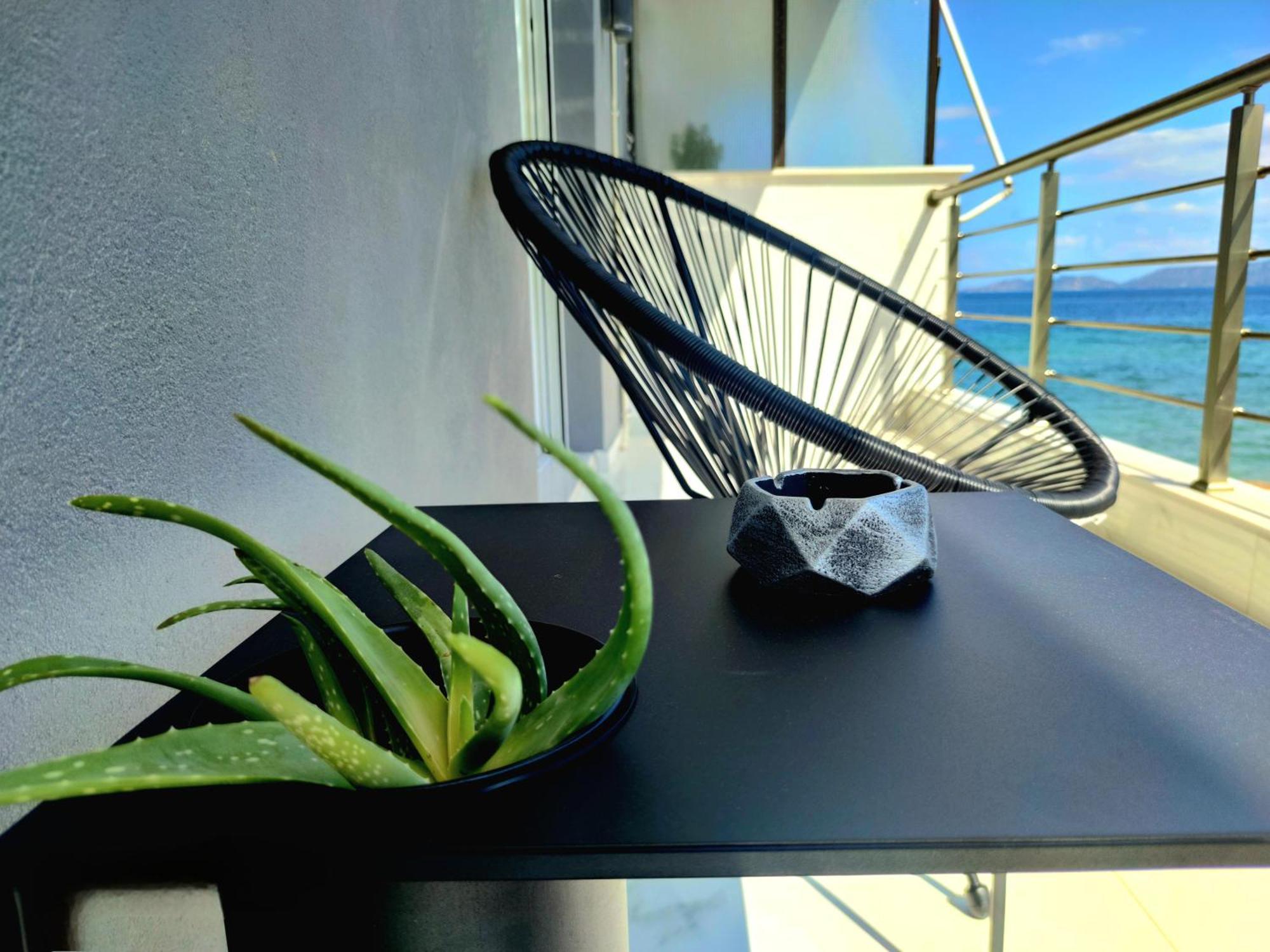 Black & White Seaside House Kalamia Corinth ภายนอก รูปภาพ
